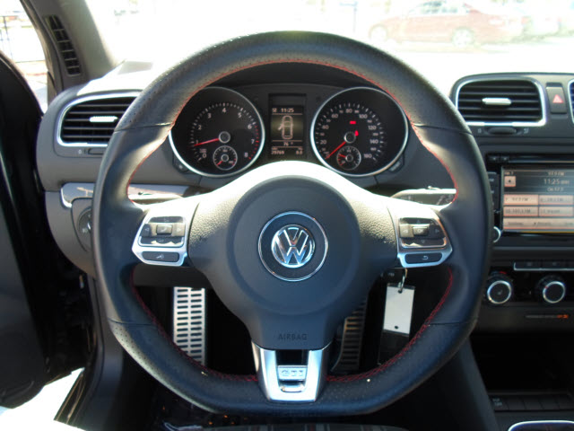 Volkswagen GTI 2010 photo 2