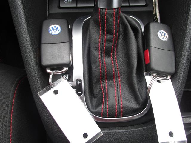 Volkswagen GTI 2010 photo 2