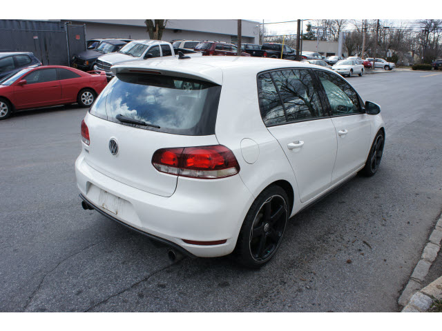 Volkswagen GTI 2010 photo 1