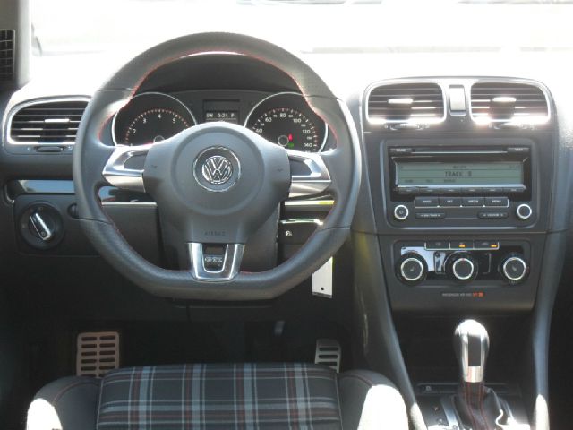 Volkswagen GTI 2011 photo 6