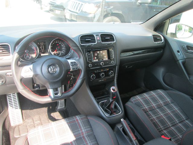 Volkswagen GTI 2011 photo 2