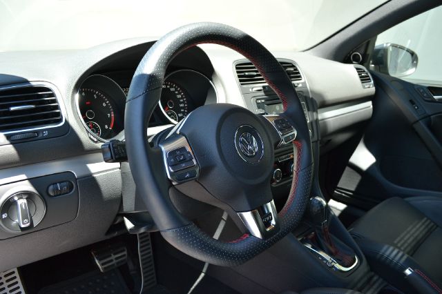 Volkswagen GTI 2013 photo 32