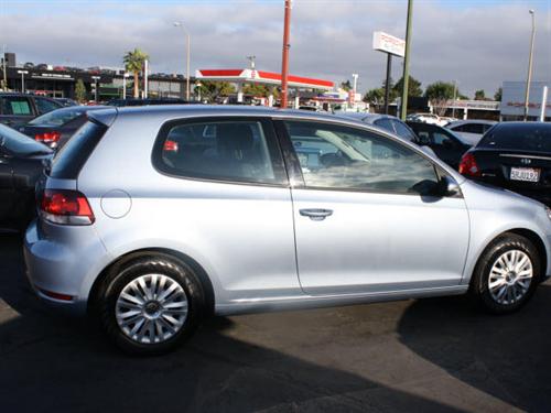 Volkswagen Golf 2010 photo 1