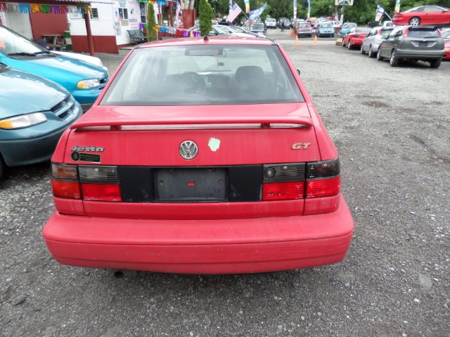 Volkswagen Jetta Passion Sedan