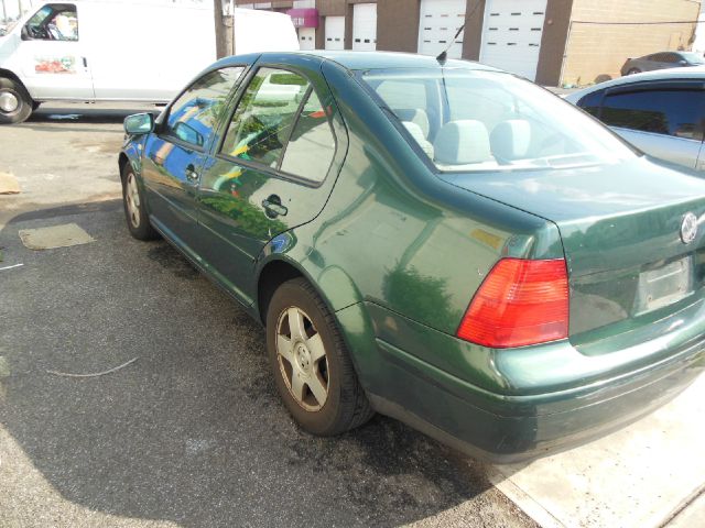 Volkswagen Jetta Quad Cab 4x2 Shortbox XLT Sedan