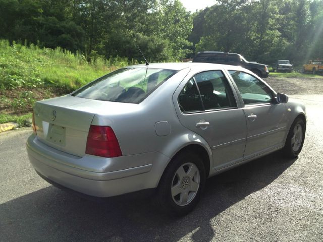 Volkswagen Jetta I-4 Manual Sedan