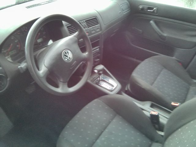 Volkswagen Jetta I-4 Manual Sedan