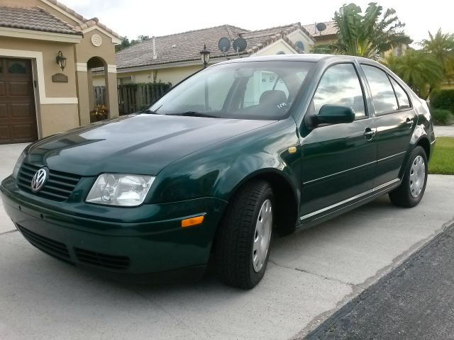 Volkswagen Jetta Quad Cab 4x2 Shortbox XLT Sedan