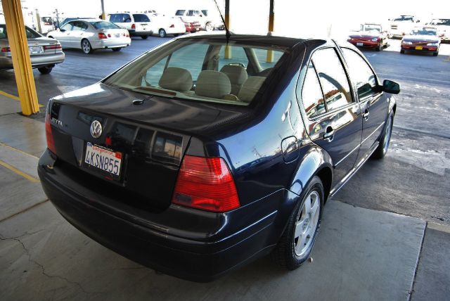 Volkswagen Jetta FWD 4dr Sport Sedan