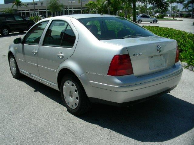 Volkswagen Jetta FWD 4dr Sport Sedan