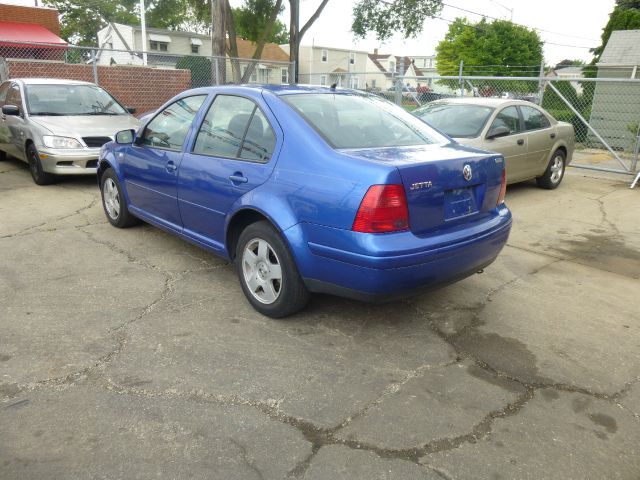 Volkswagen Jetta Quad Cab 4x2 Shortbox XLT Sedan