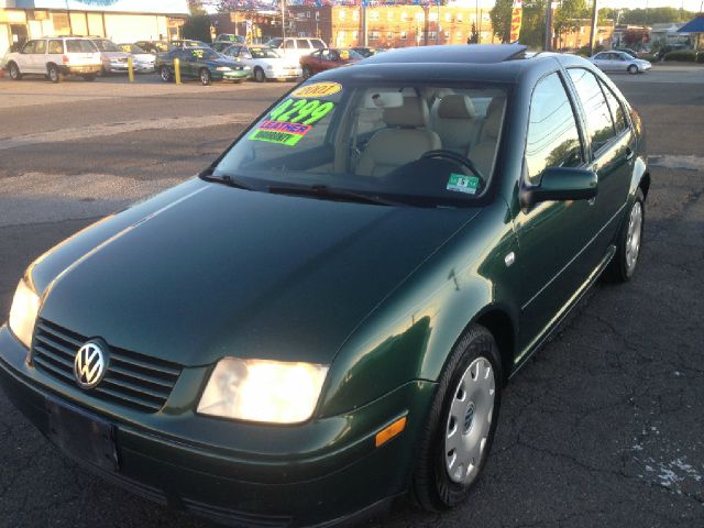 Volkswagen Jetta Quad Cab 4x2 Shortbox XLT Sedan