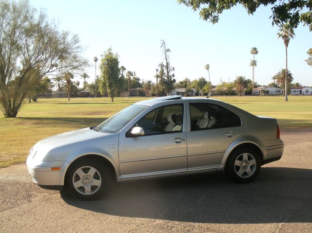 Volkswagen Jetta Quad Cab 4x2 Shortbox XLT Sedan