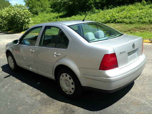 Volkswagen Jetta Quad Cab 4x2 Shortbox XLT Sedan