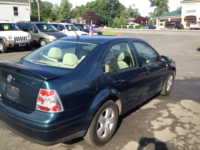 Volkswagen Jetta Quad Cab 4x2 Shortbox XLT Sedan