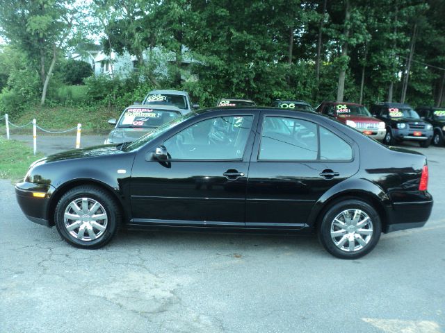 Volkswagen Jetta I-4 Manual Sedan