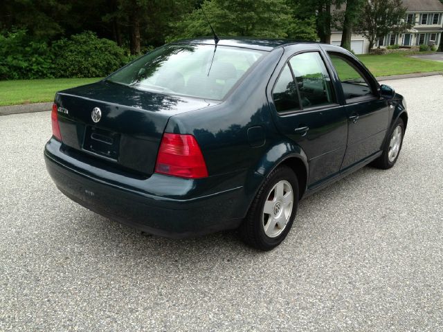 Volkswagen Jetta Quad Cab 4x2 Shortbox XLT Sedan