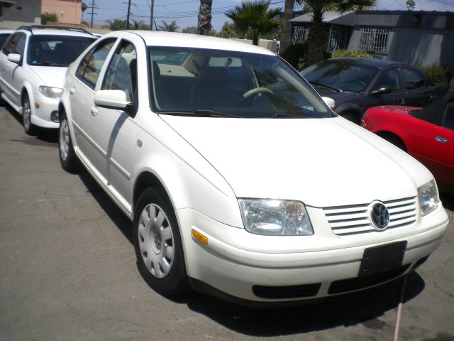 Volkswagen Jetta I-4 Manual Sedan