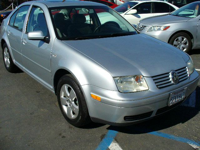 Volkswagen Jetta Quad Cab 4x2 Shortbox XLT Sedan