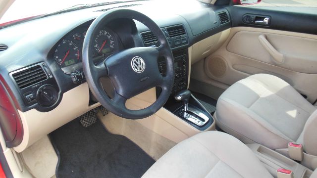 Volkswagen Jetta I-4 Manual Sedan