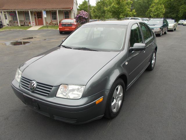 Volkswagen Jetta Quad Cab 4x2 Shortbox XLT Sedan