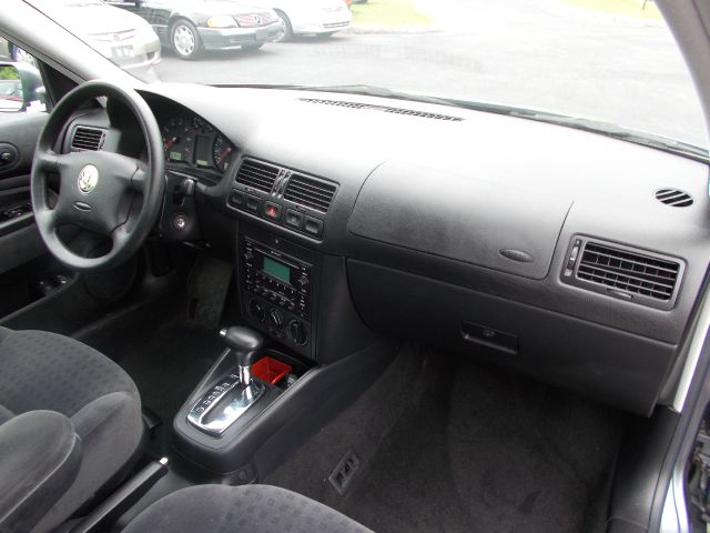 Volkswagen Jetta 2003 photo 23