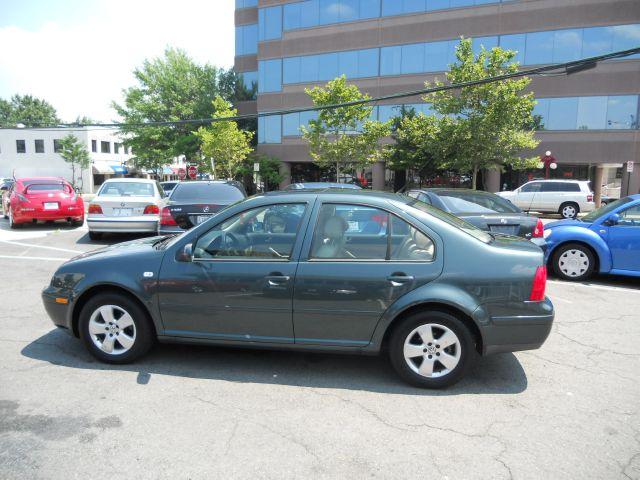 Volkswagen Jetta Quad Cab 4x2 Shortbox XLT Sedan