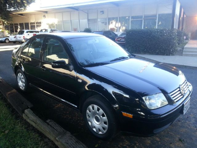 Volkswagen Jetta I-4 Manual Sedan