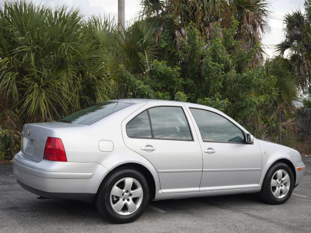 Volkswagen Jetta 2+2 Launch Edition Sedan