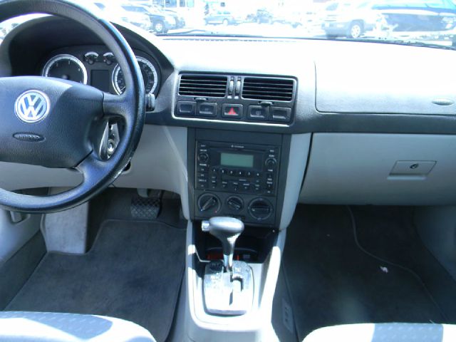 Volkswagen Jetta 2004 photo 13