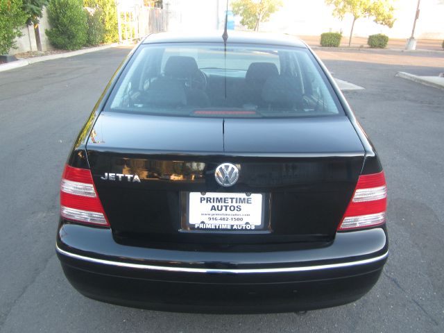 Volkswagen Jetta 2004 photo 2