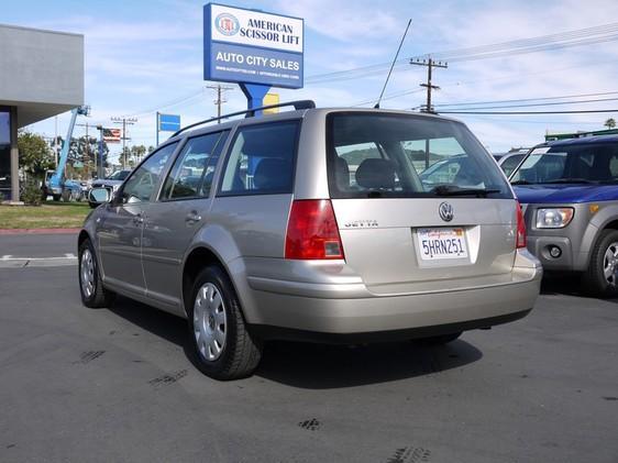 Volkswagen Jetta I-4 Manual Wagon