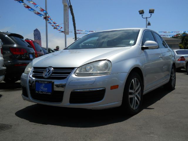 Volkswagen Jetta Reg Cab 135.5 WB 4WD DRW Sedan