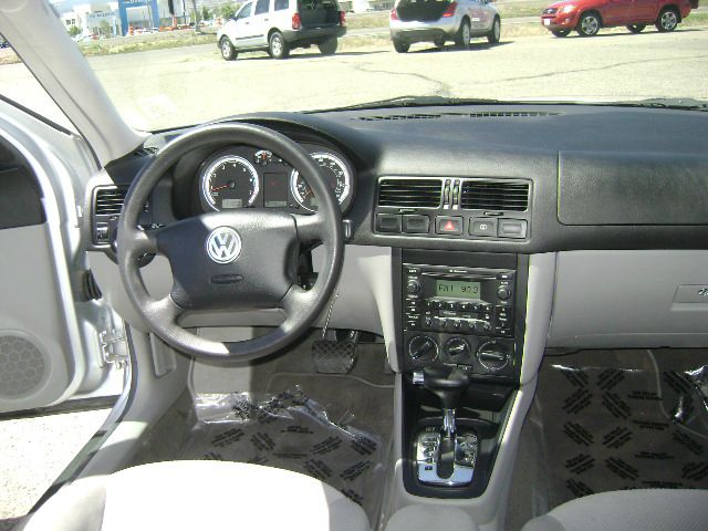 Volkswagen Jetta 2005 photo 12