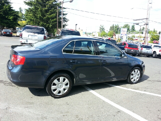 Volkswagen Jetta Reg Cab 135.5 WB 4WD DRW Sedan