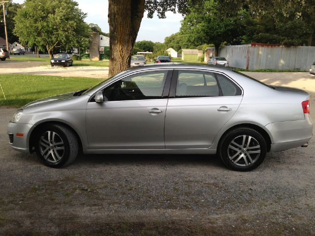 Volkswagen Jetta 530i Sport Package Sedan