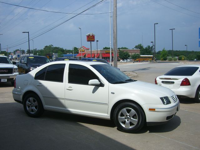 Volkswagen Jetta EXV6 AT Leather Sedan