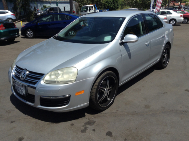 Volkswagen Jetta Reg Cab 135.5 WB 4WD DRW Sedan