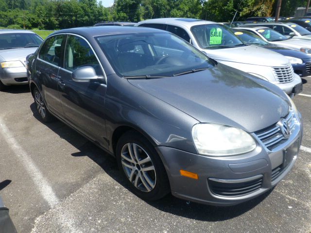 Volkswagen Jetta Reg Cab 135.5 WB 4WD DRW Sedan