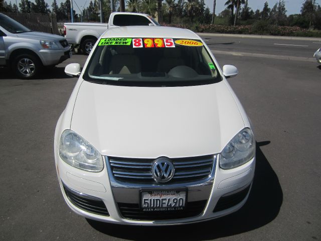 Volkswagen Jetta Reg Cab 135.5 WB 4WD DRW Sedan