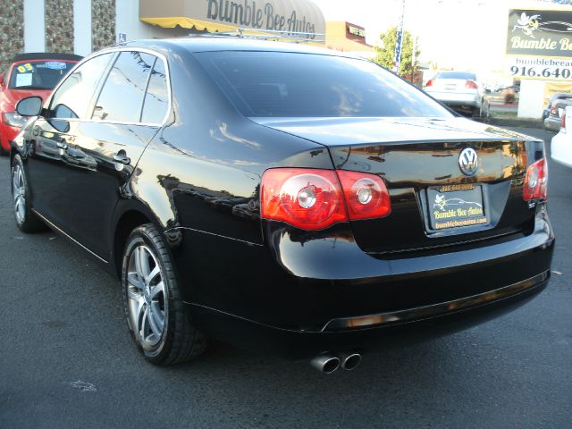 Volkswagen Jetta Reg Cab 135.5 WB 4WD DRW Sedan