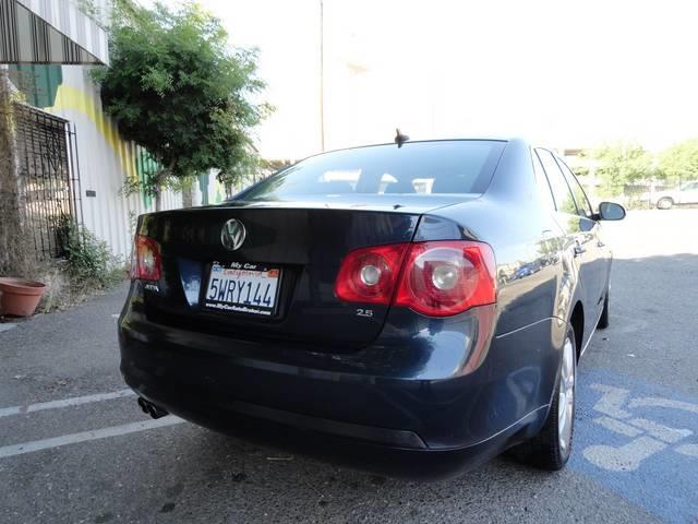 Volkswagen Jetta Reg Cab 118 WB Sedan