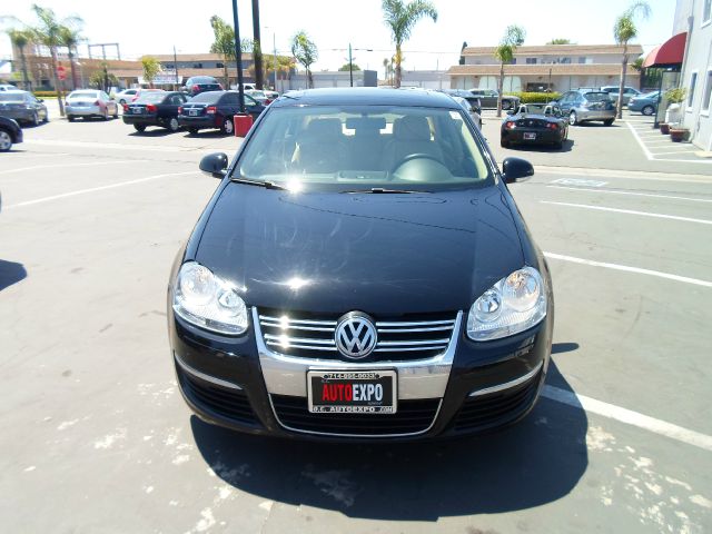 Volkswagen Jetta QUAD CAB Sport 1500 Down Sedan