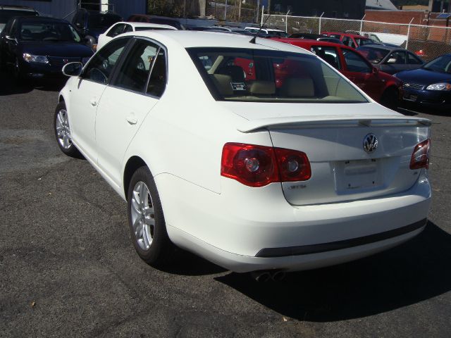 Volkswagen Jetta Touring W/res W/navi Sedan