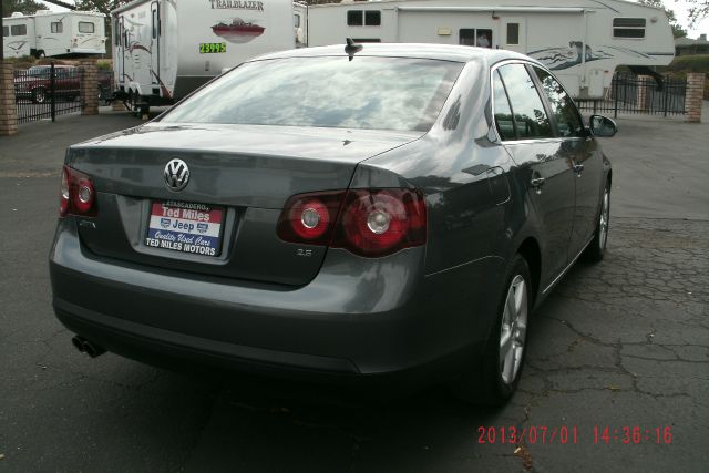 Volkswagen Jetta SE Sedan