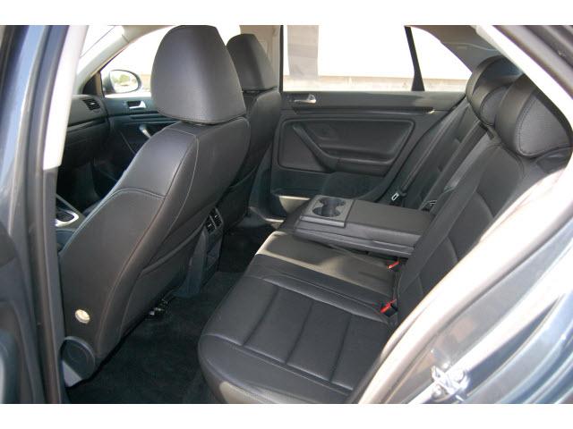 Volkswagen Jetta 2010 photo 3