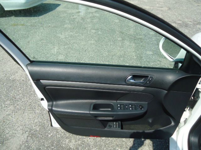 Volkswagen Jetta AWD - Leather Sunroof At R Sedan