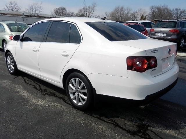 Volkswagen Jetta 2010 photo 3