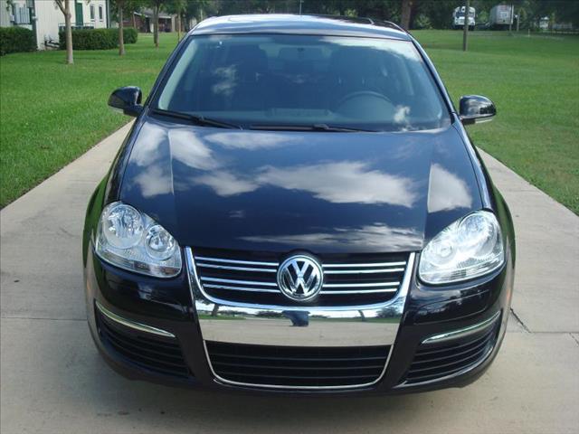 Volkswagen Jetta SE Sedan