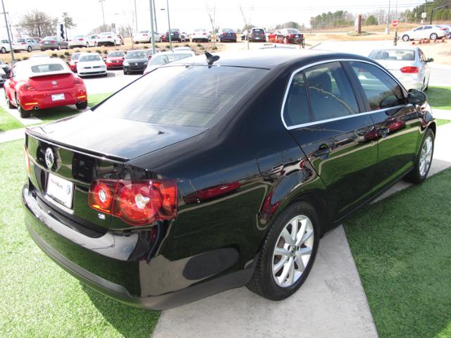 Volkswagen Jetta 2010 photo 2